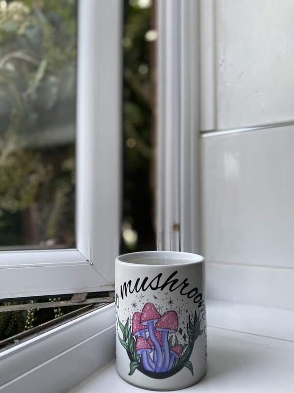 “Magic mushroom tea” colour changing mug